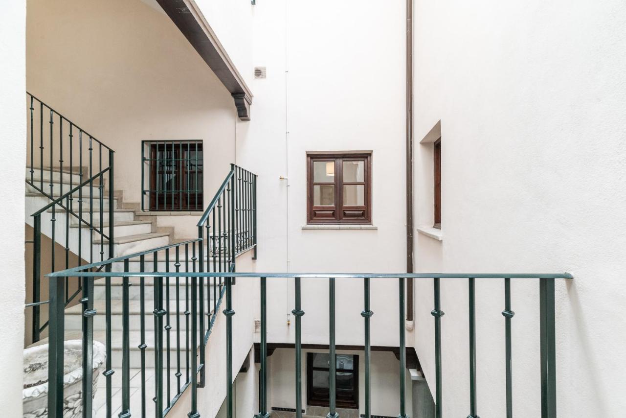 Moderno Apartamento Centro De Granada 2 Екстериор снимка